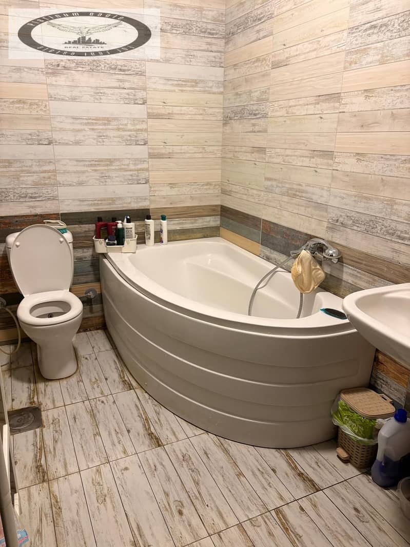 9 91b515be-8c8a-421e-a8f2-1d78bc934597. jpg