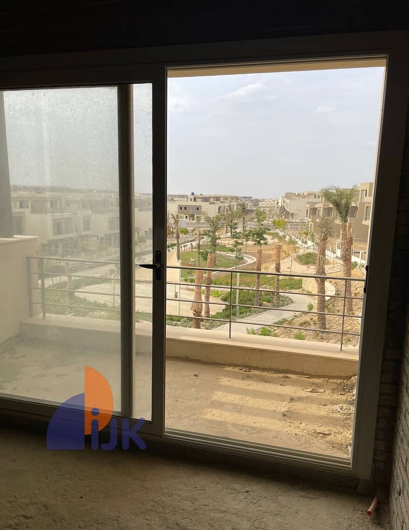 10 WhatsApp Image 2025-12-07 at 19.45. 46_ae4f4b55. jpg