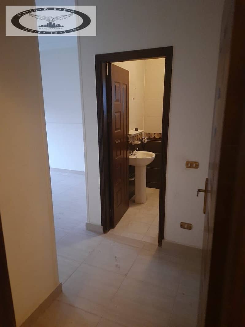 4 02b2a74e-6863-4b31-bc91-150b096f70c5. jpg