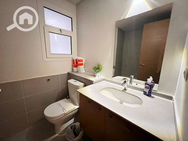 6 28d490e6-932d-4d8f-b3df-a6b653bfa4ff. jpg