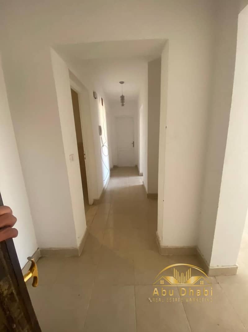 4 e852a102-308e-404a-9edf-b3a829ba4589. jpg