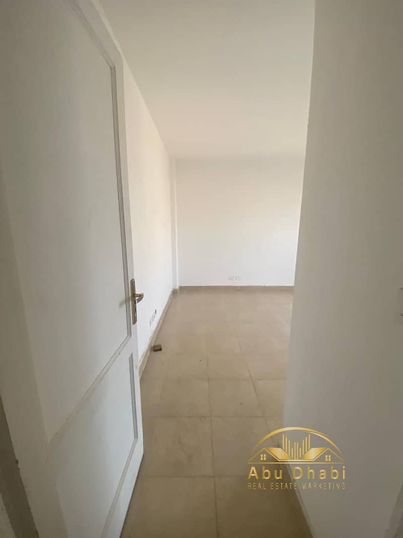 10 beb6e9fc-cbbd-469d-9682-19642c51d0c5. jpg