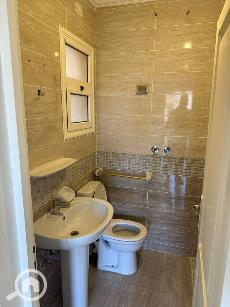 8 40255a1e-c640-4d5c-87a6-fd4397a1331a. jpeg