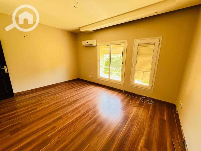 4 199fc2d7-9c33-4015-847d-7c603996f6e9. jpg