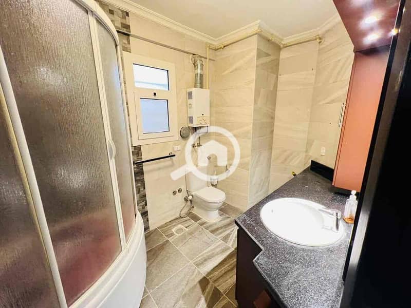 8 843c9360-8195-4a21-b067-727c898a2fbe. jpg