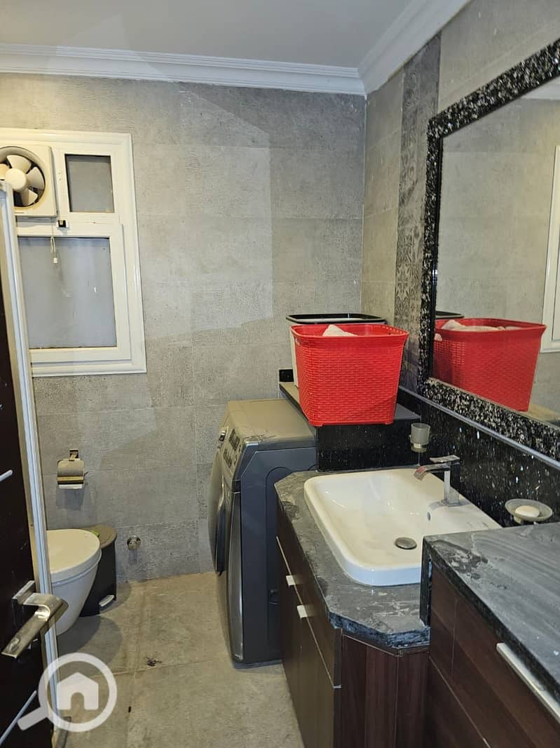 8 7982c775-670b-48f0-9db1-9fd12514dbaf. jpeg