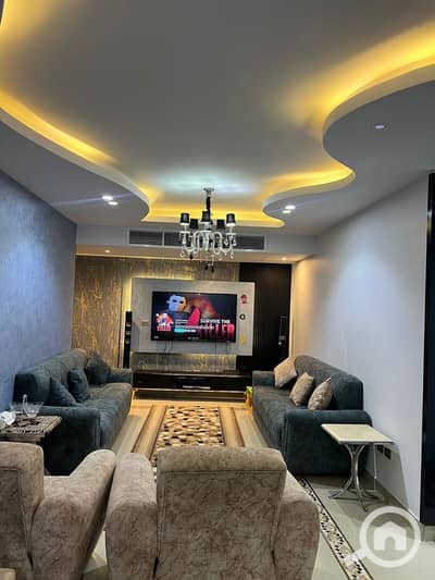 شقة 5 غرف نوم للبيع في الشيخ زايد، الجيزة - IMG-20251208-WA0175. jpg