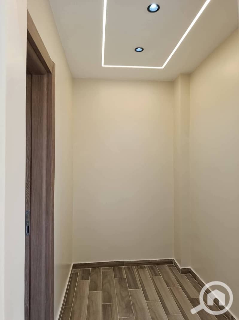 8 b105dffe-f5f1-4f08-b4fc-679883373afa. jpg