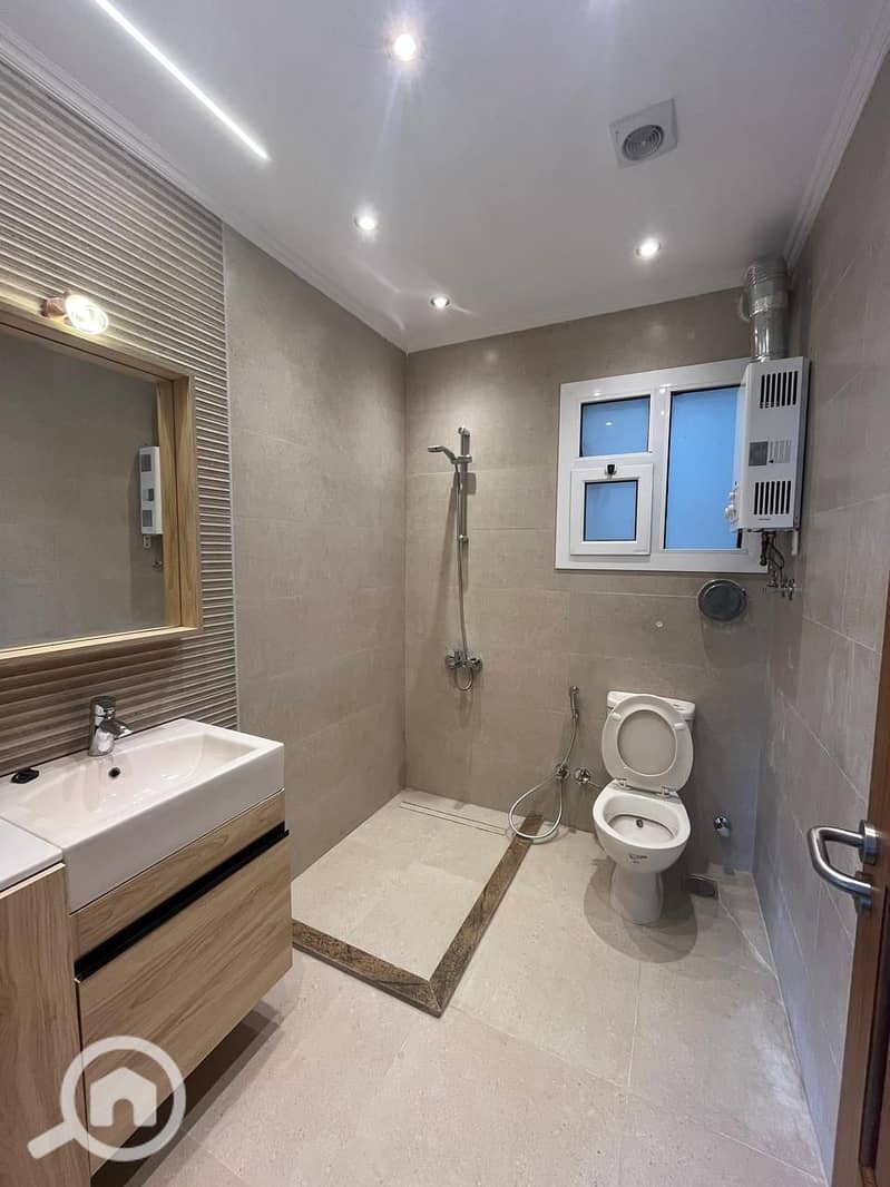 10 e59152f3-79e5-4f90-9fed-028cbdd5a7c6. jpg