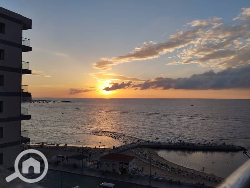 2 7ed8d0a6-9c00-4e19-9b1e-99ace39cc4dd. jpg