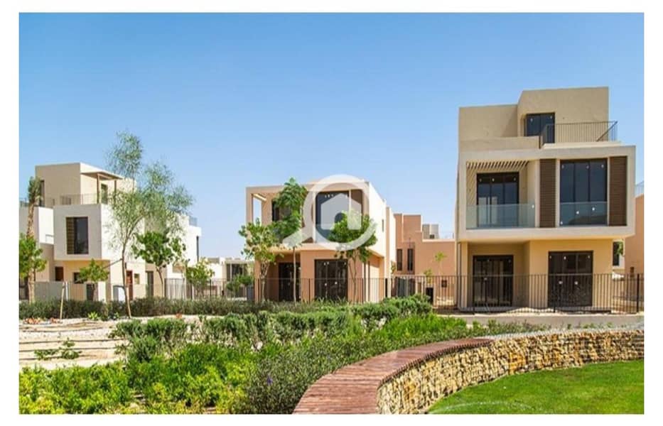 3 8065217-e00c9o. jpg