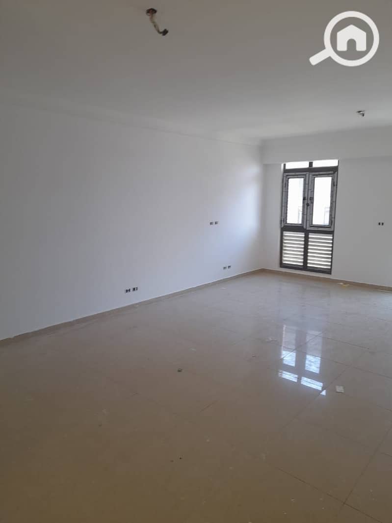 4 8db47f35-13e6-4af0-a4f5-f9652670bfc5. jpg