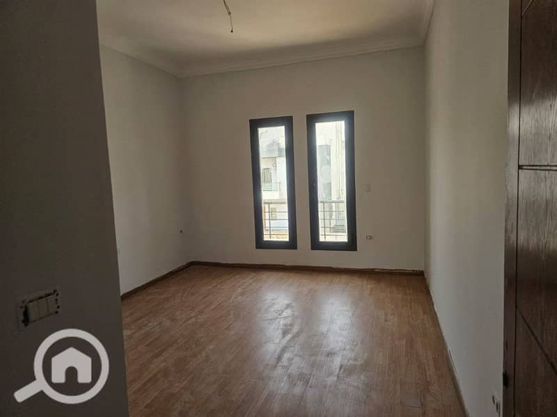 10 ca4ba17b-b52f-4dfd-adba-3fbff8c5c455. jpg