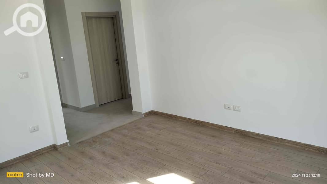 6 b8077704-6e39-40e5-ac92-c5b051ef0ca6. jpg