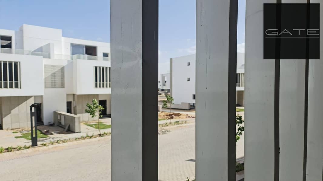 2 ac35ffe4-e76d-4671-87cf-c52e3d10b680. jpg