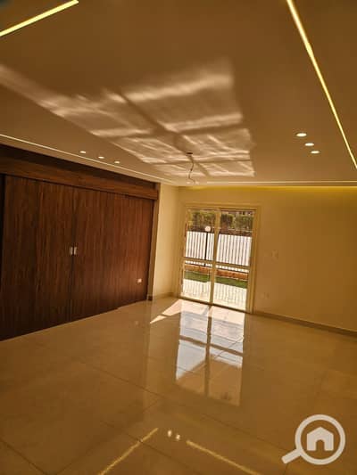 3 Bedroom Flat for Sale in Sheikh Zayed, Giza - IMG-20251208-WA0263. jpg 3 Bedroom Flat for Sale in Sheikh Zayed, Giza - IMG-20251208-WA0263. jpg