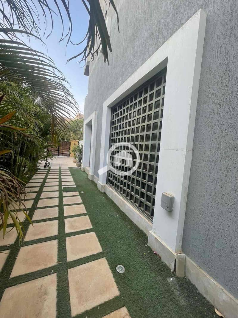 8 cf525e93-1e1b-4eb8-8783-3de9c76069d0. jpg