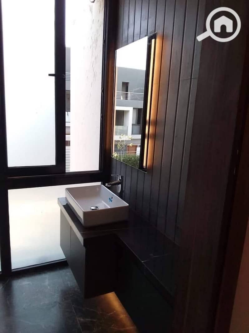 5 43e59cef-f7bf-4ff9-8b9f-e6afff1f88ae. jpeg