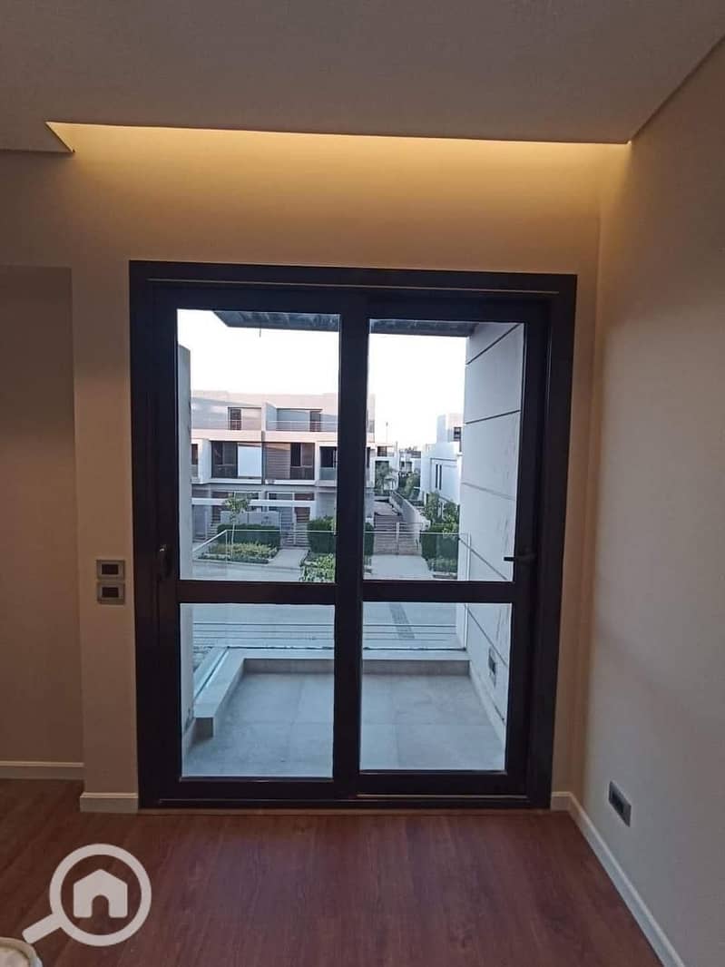 6 905f5d12-9f84-421d-b77d-dddc39f1ee17. jpeg