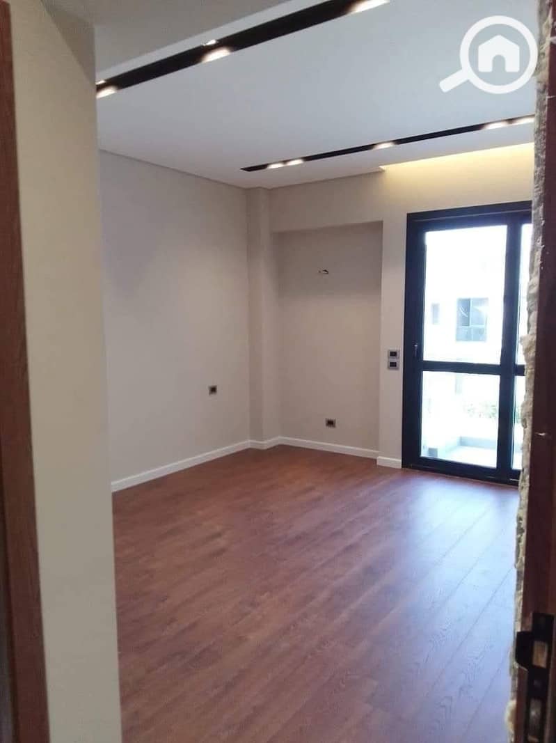 12 98affb4b-f699-4799-b6e1-1667f7bd59ba. jpeg