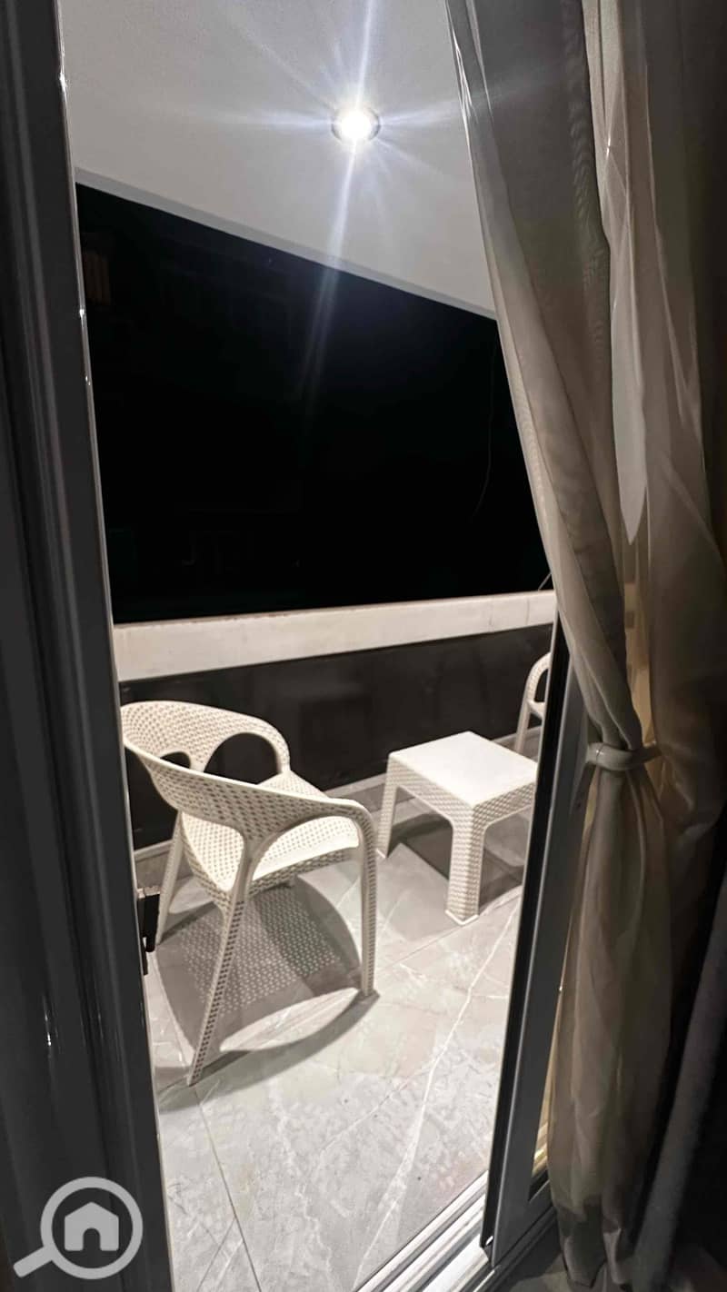 3 85536c4f-27de-4959-a6a9-ff5943f0b2d1. jpg