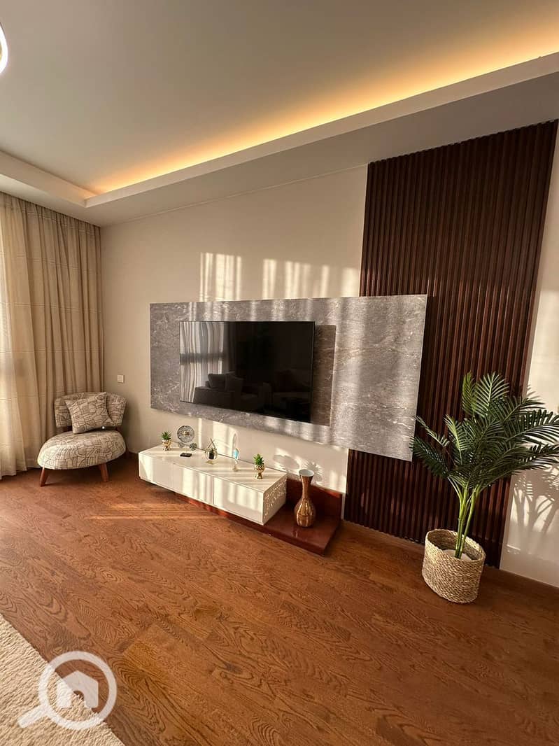 2 d3a11c23-8dde-4460-a4cc-320ed8501d70. jpeg