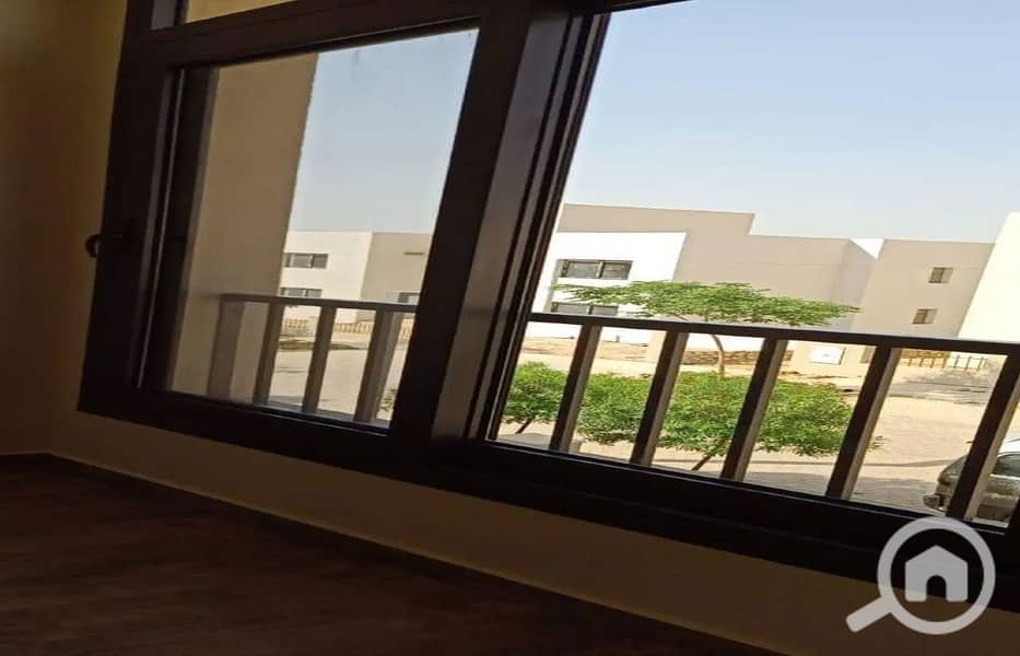 3 5832132-a7421o_1400x900. jpg