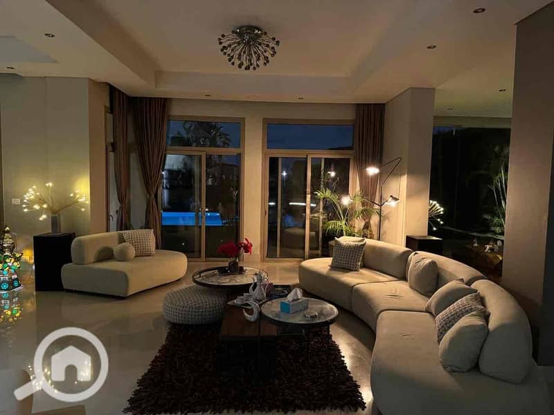 4 6183970f-b7d8-4165-b4ff-a3a3187e2903. jpg