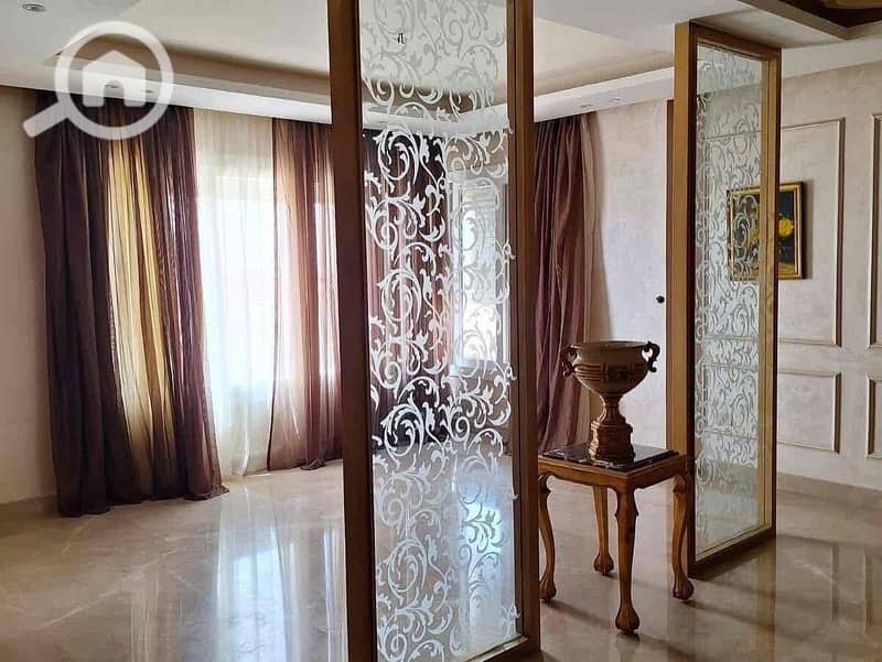 4 252b542c-aa62-4d9f-a01f-e987e1a26be4. jpg