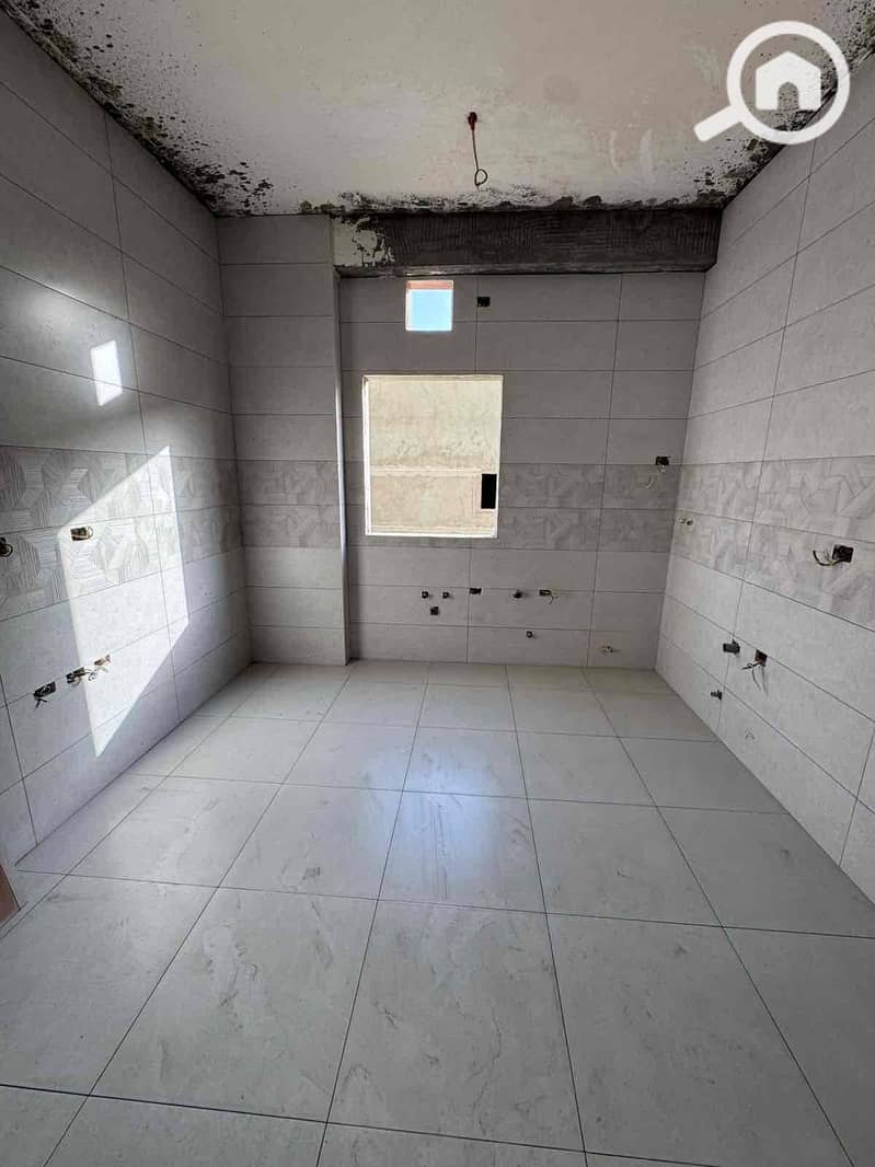 2 7908fc0d-223e-447a-88c1-324cfd7ebd67. jpg