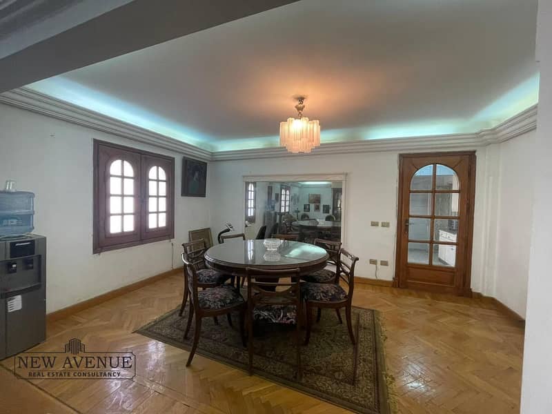 4 12b9317c-8b31-429c-b03c-e75825f2a78f. jpeg