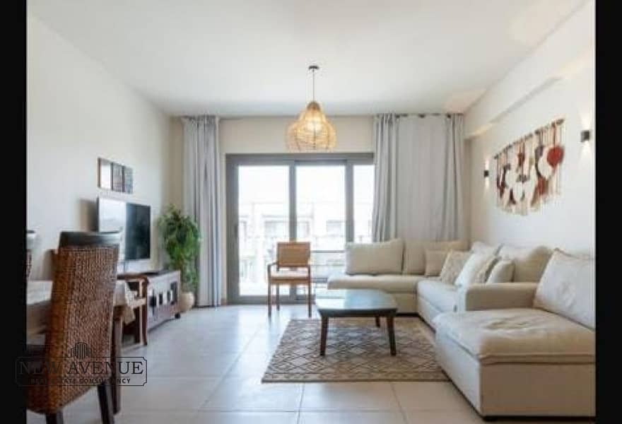 4 ee8538bd-9012-4a9e-9f57-4e9608ae71d6. jpg