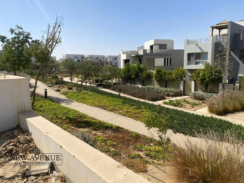 5 WhatsApp Image 2025-10-21 at 8.43. 11 PM (1). jpg