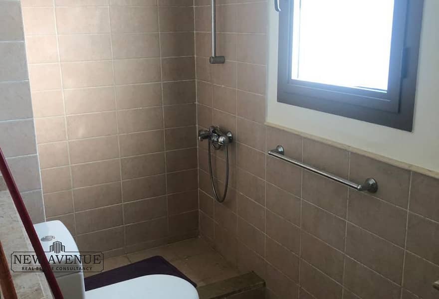 8 c4044579-b874-4ceb-b321-6b5b64e29fa2. jpg