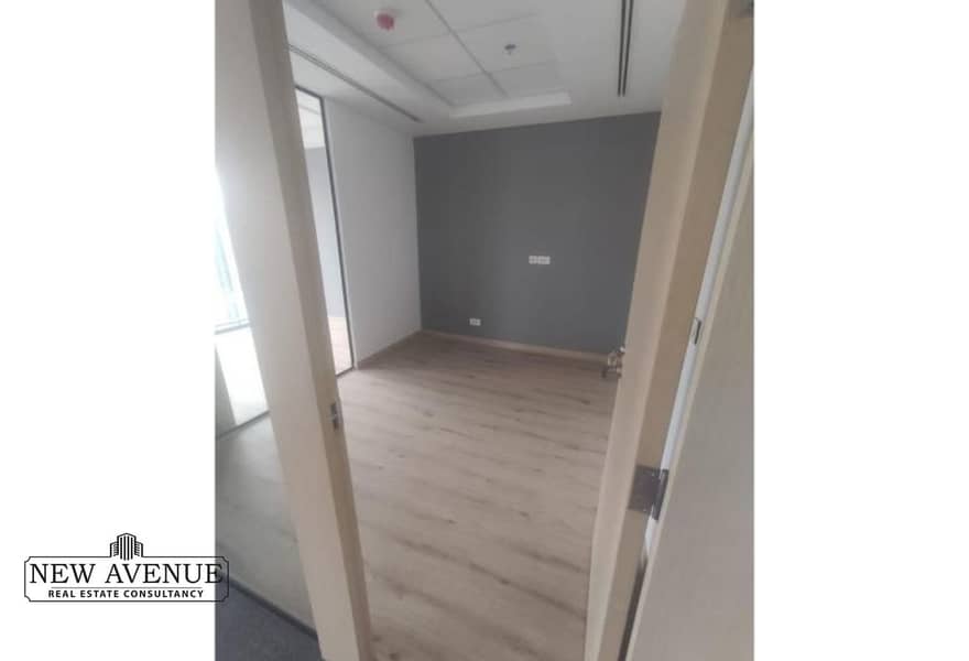 5 eeac469f-1772-4d56-8f5a-6d5bd342a1e8. jpg