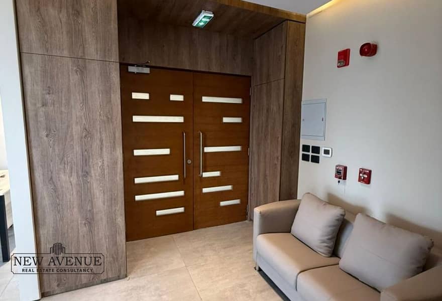 3 2e02f6cd-9812-4c4c-a267-bcce7b589c9c. jpg