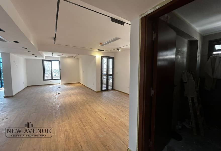 2 b05f1c3d-21e7-4ab9-95b7-98b64d6eea69. jpg