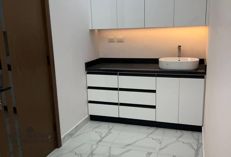 8 9b6c6793-e9ed-4295-9194-bfd79922fe79. jpg