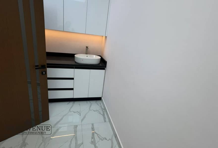 10 b2a4f9e1-64c5-4d07-bd55-7475a34f38ad. jpg