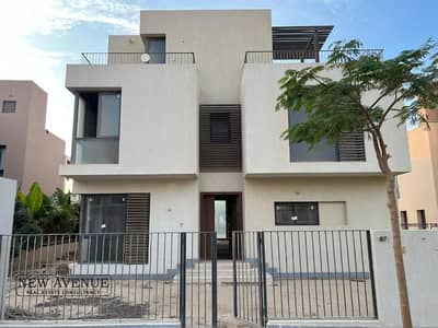 فیلا 4 غرف نوم للبيع في هليوبوليس الجديدة، القاهرة - IMG-20251115-WA0009. jpg