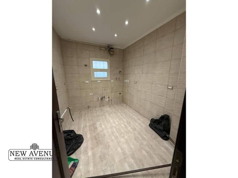 8 9185af2b-21f7-4386-b8db-e0d2e4409010. jpg