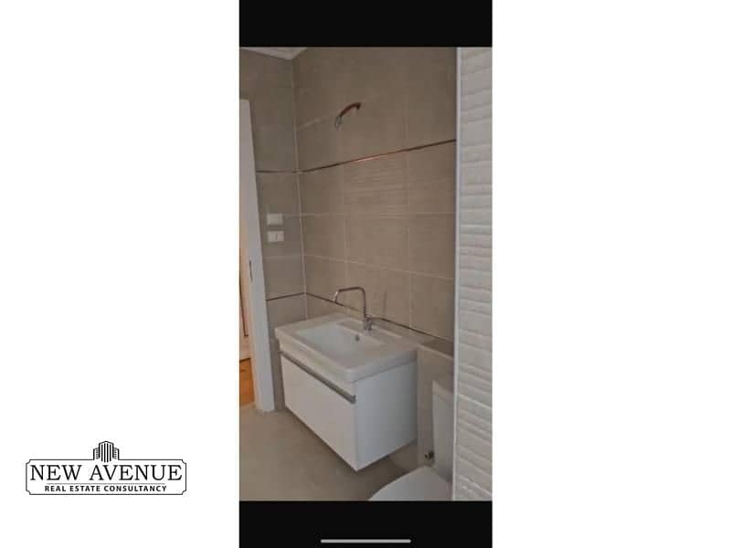 10 fb60544d-3087-48e9-8d7a-9eca08603a00. jpg