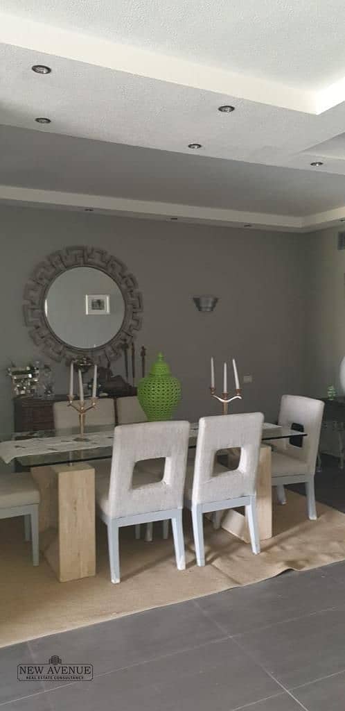 4 baad77dc-0b17-48a1-94ff-7f60058a0978. jpeg