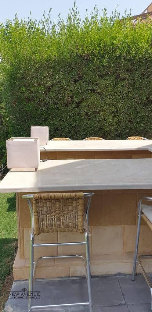 10 fcd9c3b5-e2e2-4ffd-b7b4-1d489ea14a6d. jpeg