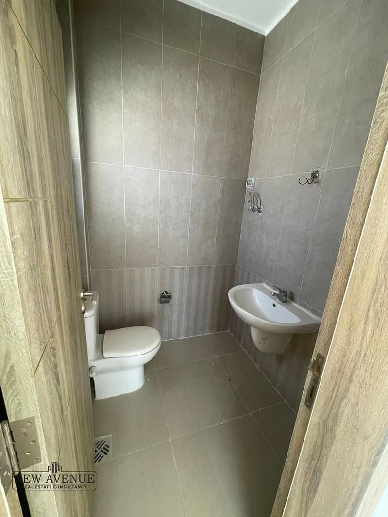 9 89f7c5c7-e421-476b-b6d0-f80f5f2cfc5f. jpeg