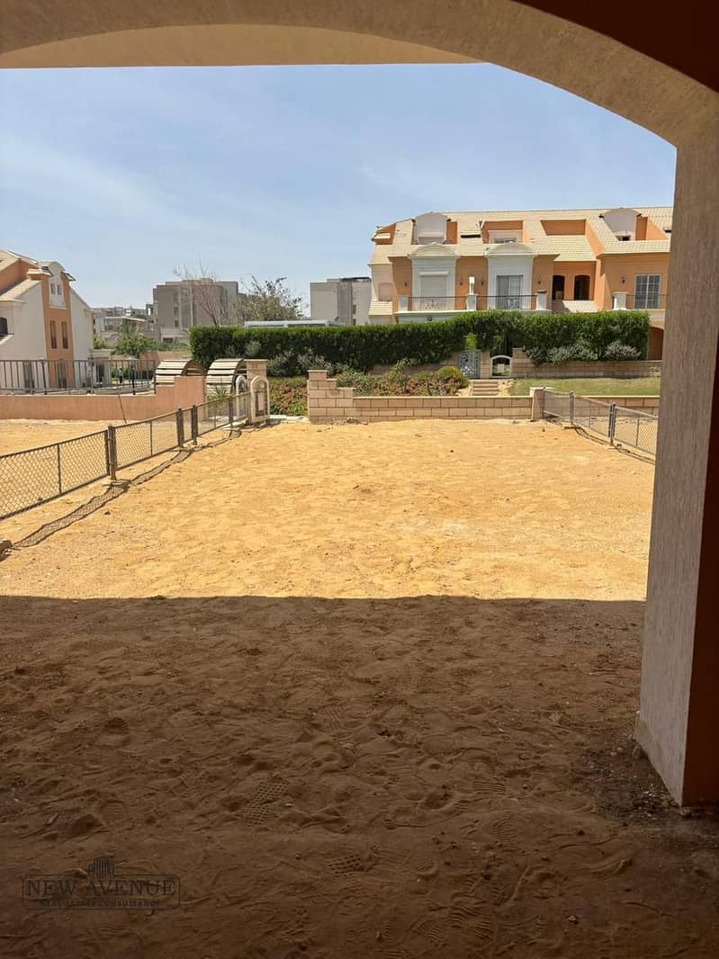 2 c7f74ec2-13d0-42c6-a844-8a9c9b844202. jpeg