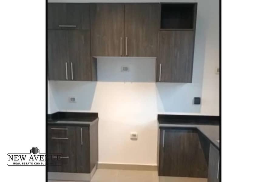 7 6a3e6c85-1b70-4585-bf80-c282f1fa3f94. jpg