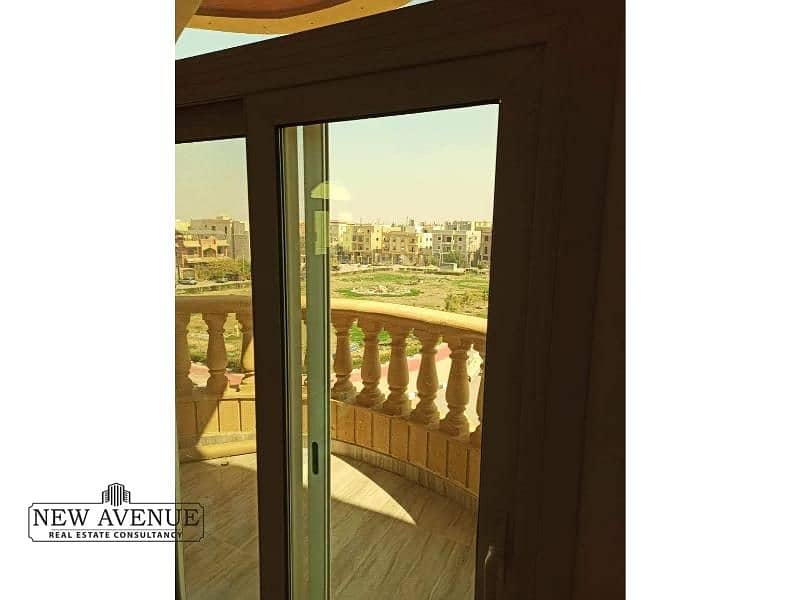 7 0deffaa8-c3e5-4f96-b48f-360b2965bc4a. jpg