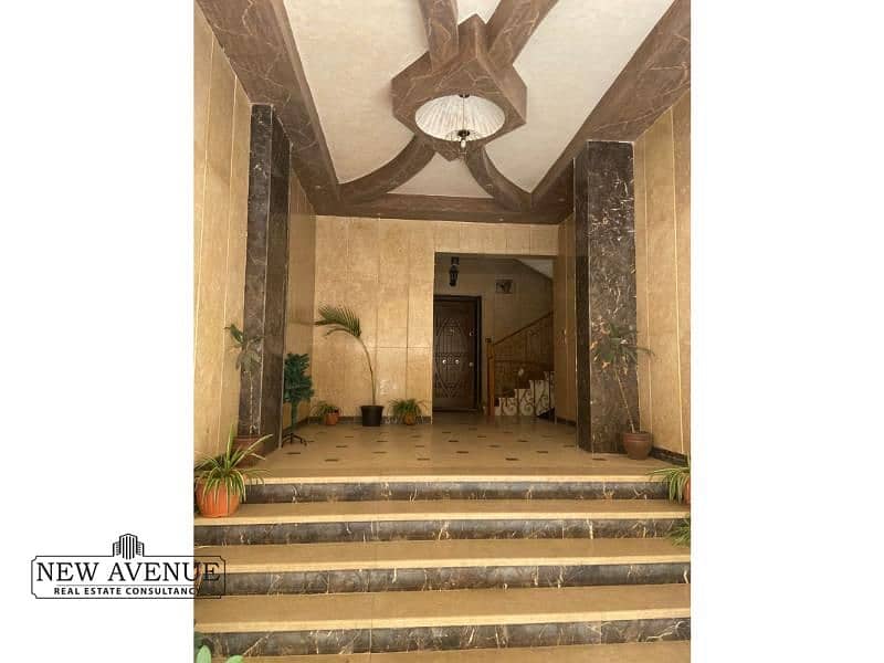 10 e12c3ff6-89b1-417b-81ea-c1a3cb3f3848. jpg