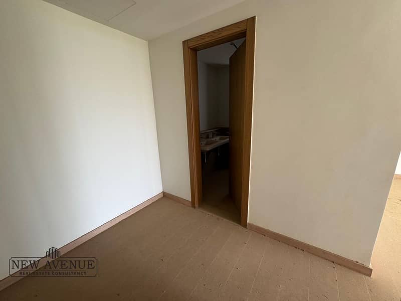 10 WhatsApp Image 2025-11-13 at 13.18. 31_af59daea. jpg